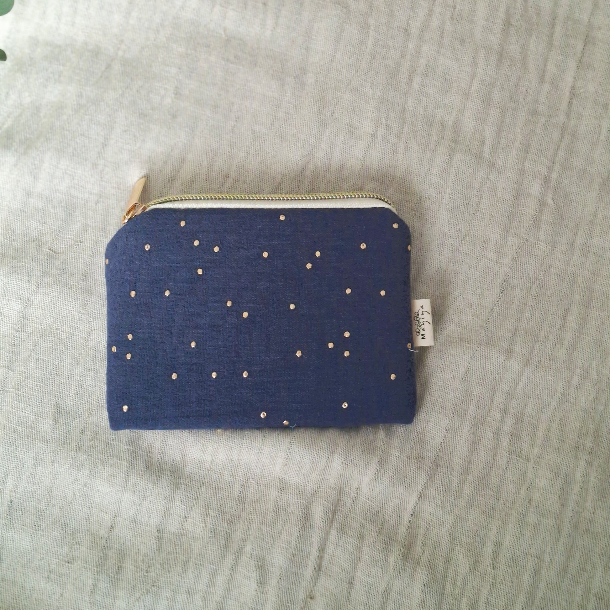 Monedero Azul Índigo con Topos Dorados de algodón con cremallera y forro impermeable