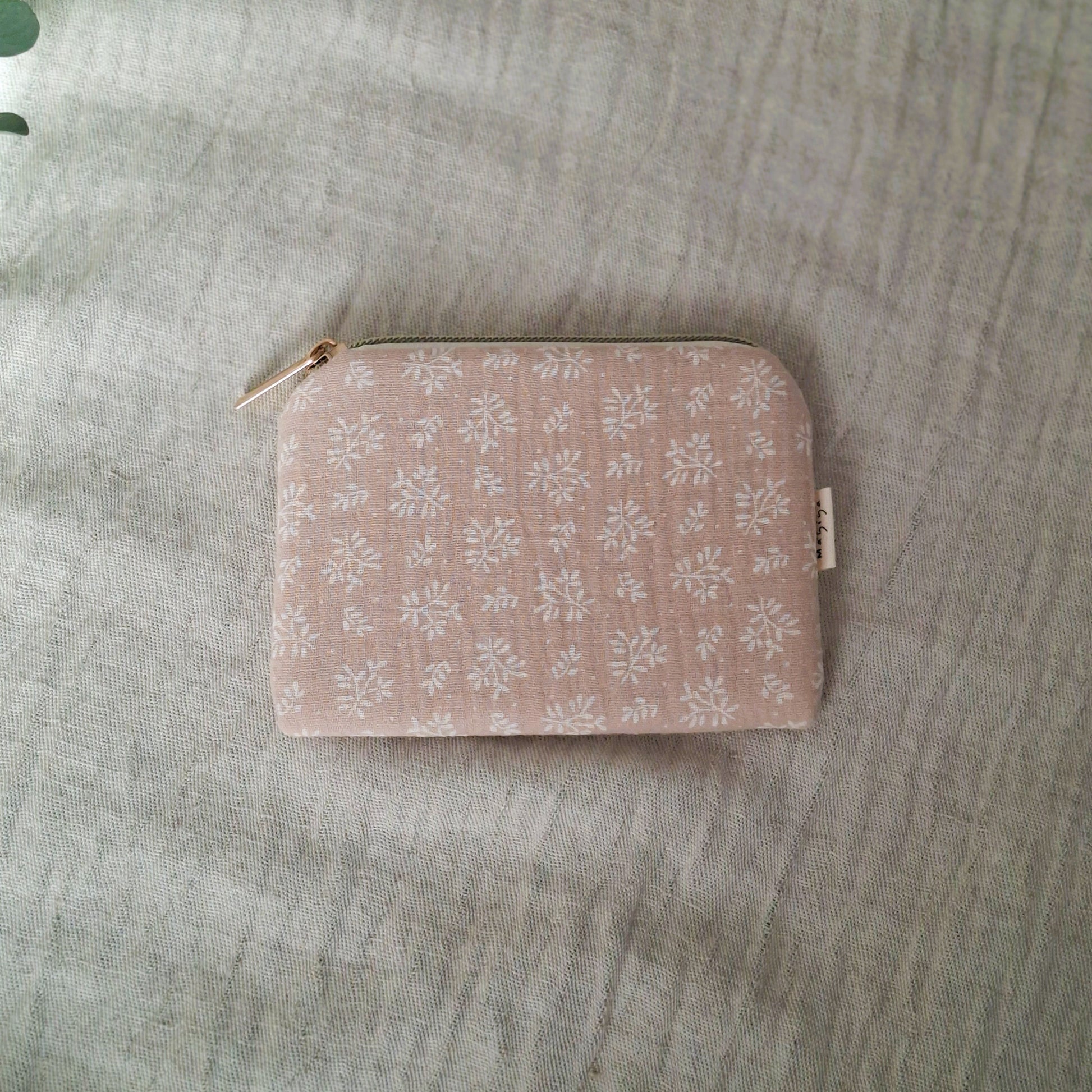Monedero Beige Floral de algodón con cremallera y forro impermeable
