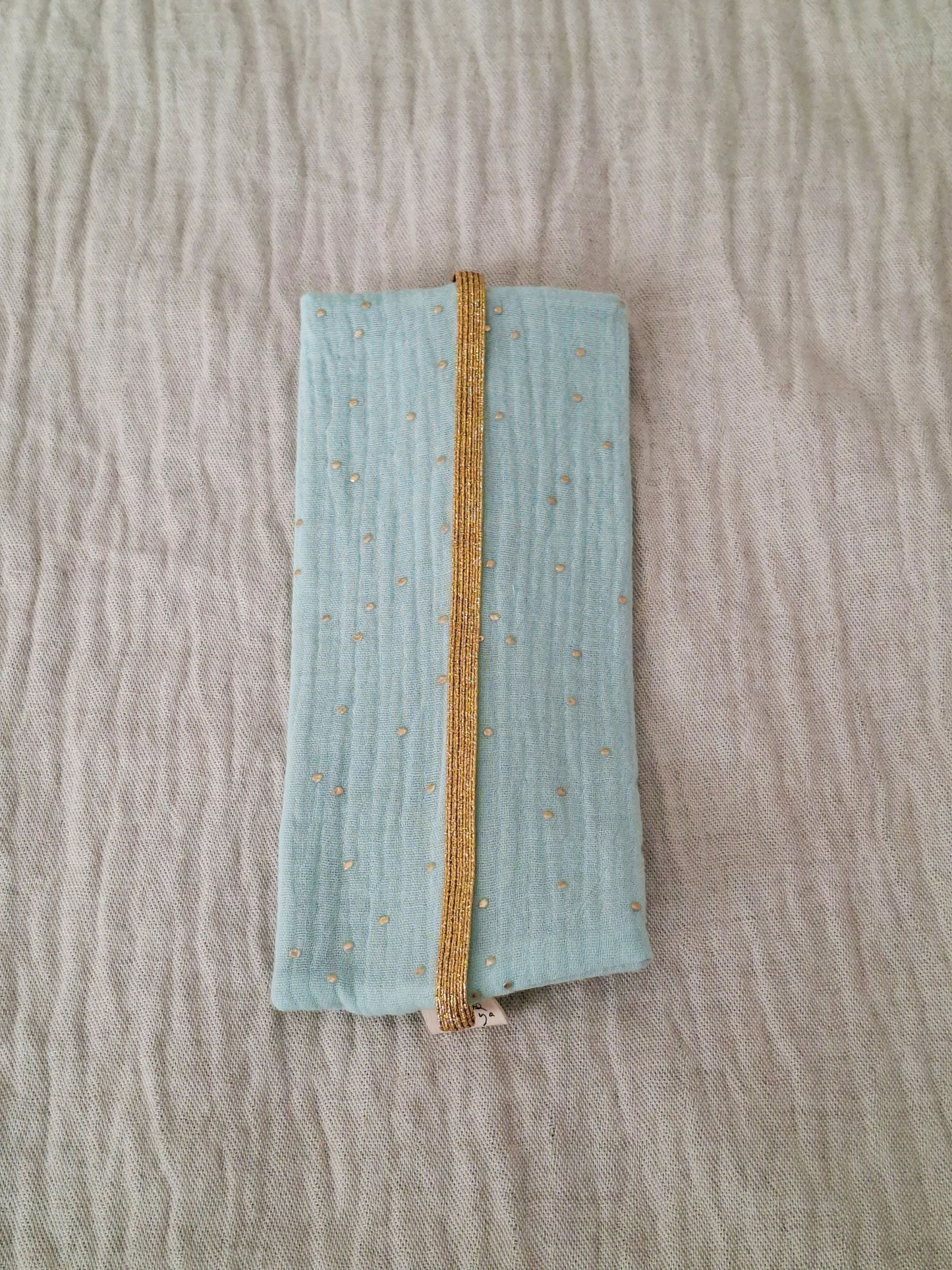 Estuche plano Verde Menta con Topos Dorados