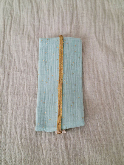 Estuche plano Verde Menta con Topos Dorados