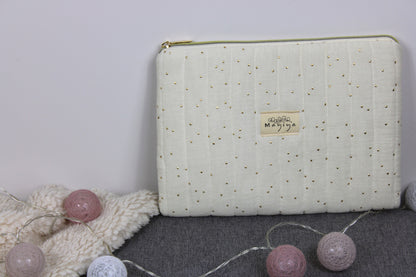 Bolsa de Aseo Crudo con Topos Dorados