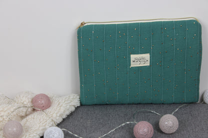 Bolsa de Aseo Verde Eucalypto con Topos Dorados