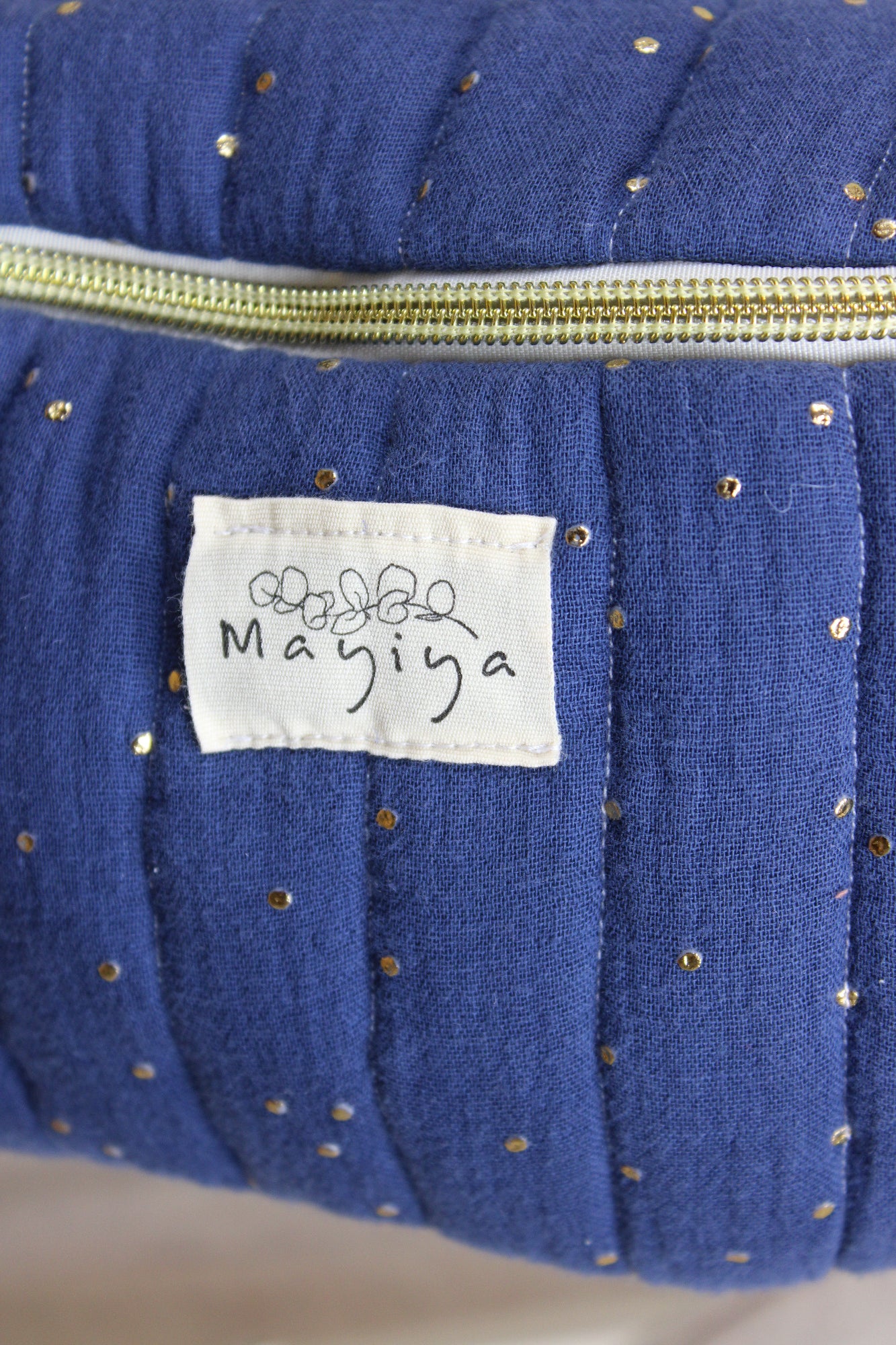 Riñonera de Tela Azul Índigo con Topos Dorados