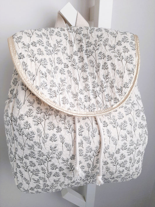 Mochila Seersucker Floral Vintage de algodón con solapa y asas regulables